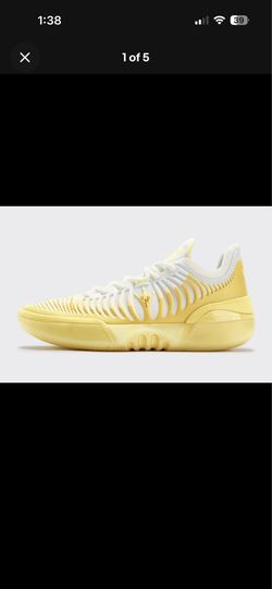 Men’s basketball shoes