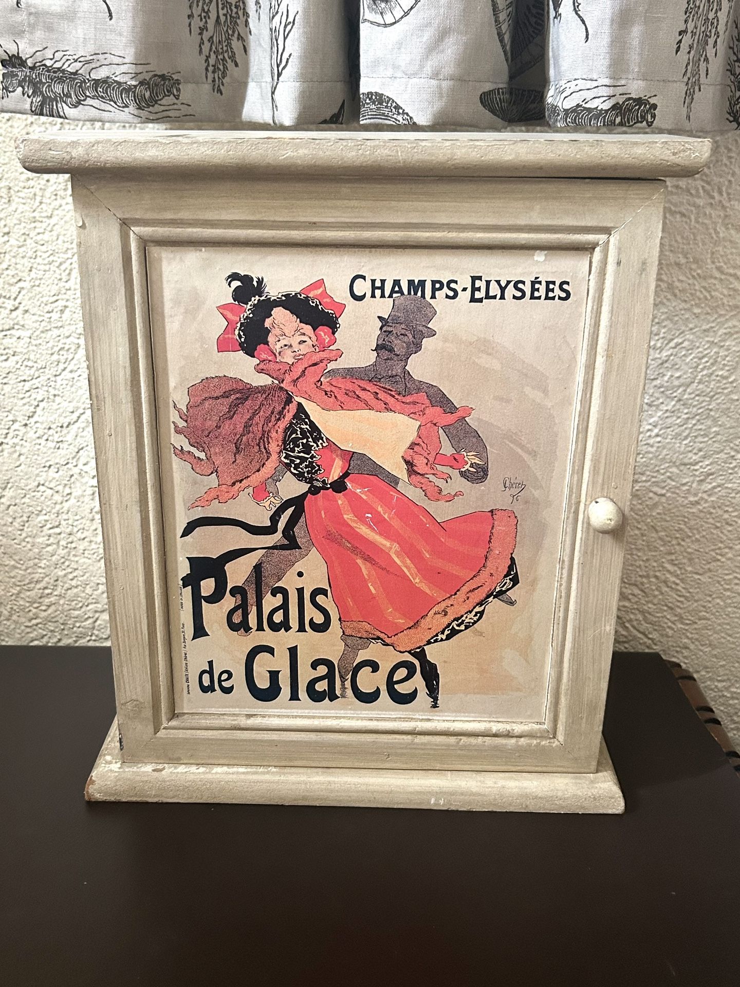 Champ-Elysees Palais de Glacé Cabinet