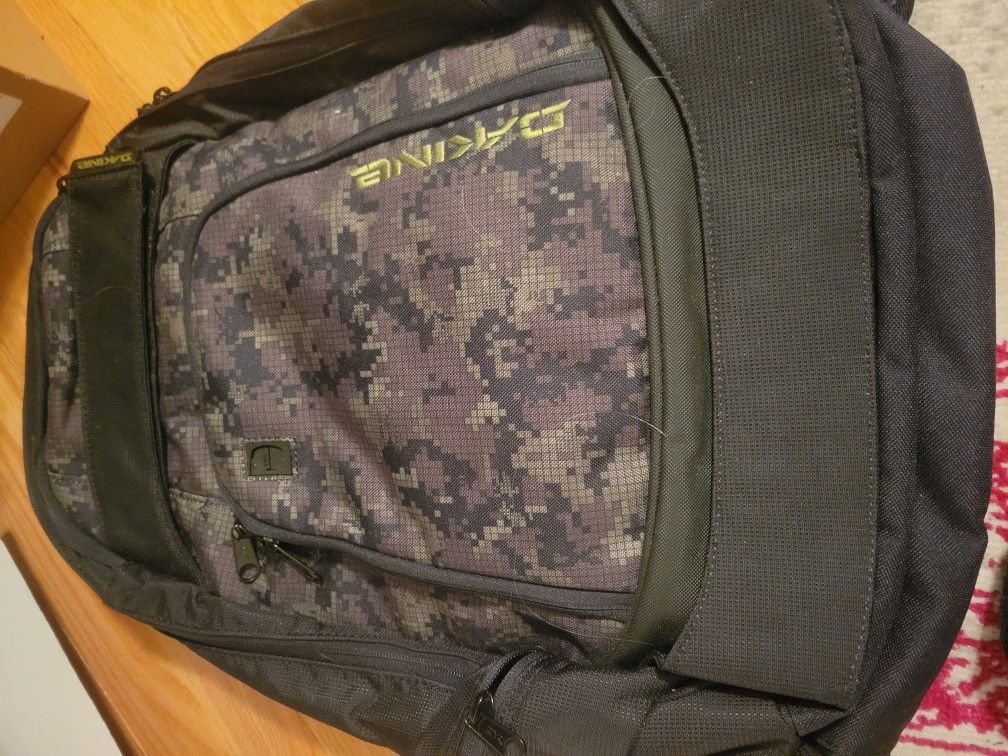 Dakine Snowboard Backpack