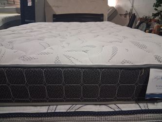 Queen Mattress and box spring...great condition