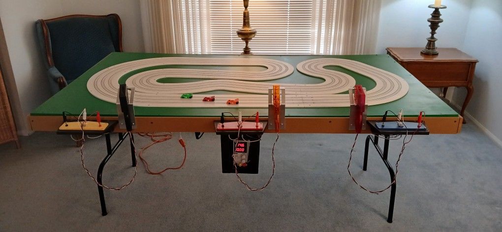 Mounted Viper 3 Lane Viper HO 3x6 Captain's Layout W/ Cars , Controllers & Power Supply
