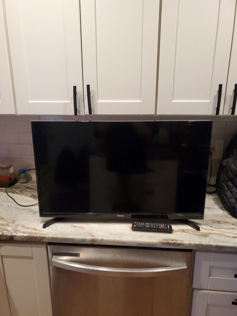 32" Samsung Smart TV