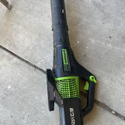 Exelente y muy potente blower greenworks de 60 voltios viene con su batería le falta su cargador  muy barato $60