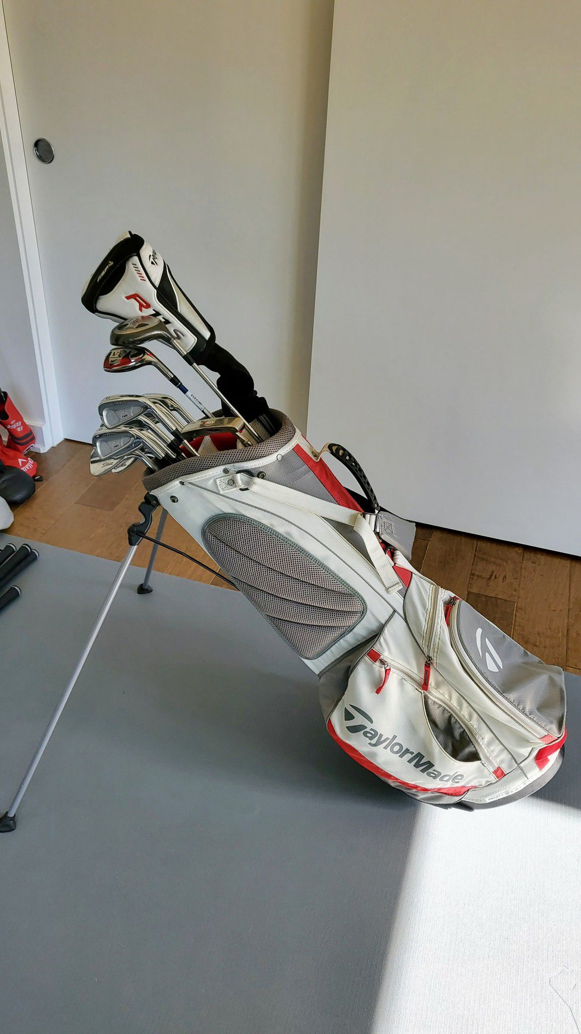 Pending - Taylormade Complete Golf Set