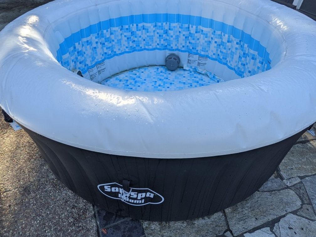 Saluspa miami Hot Tub Inflatable For 4