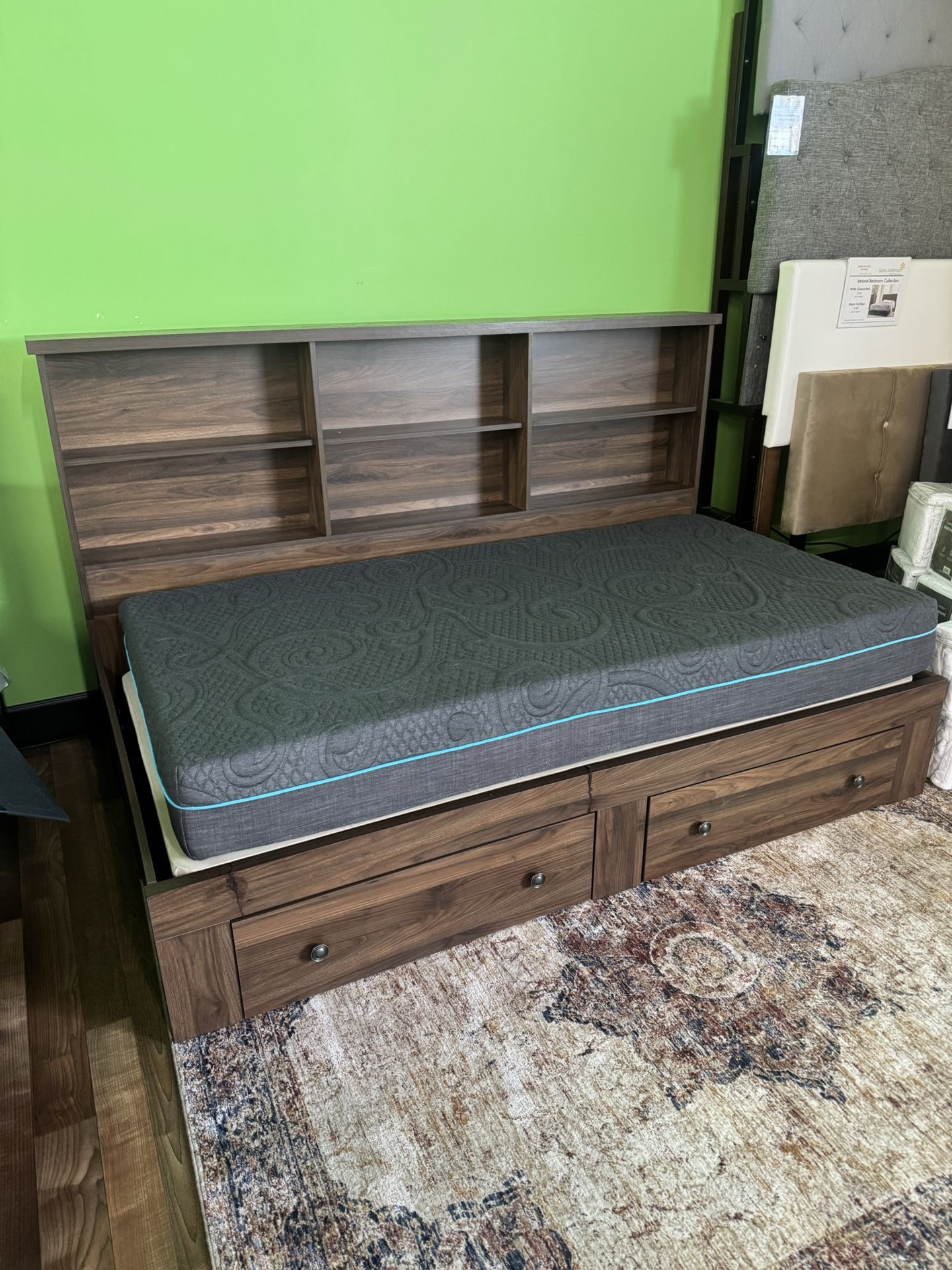 Millie Daybed