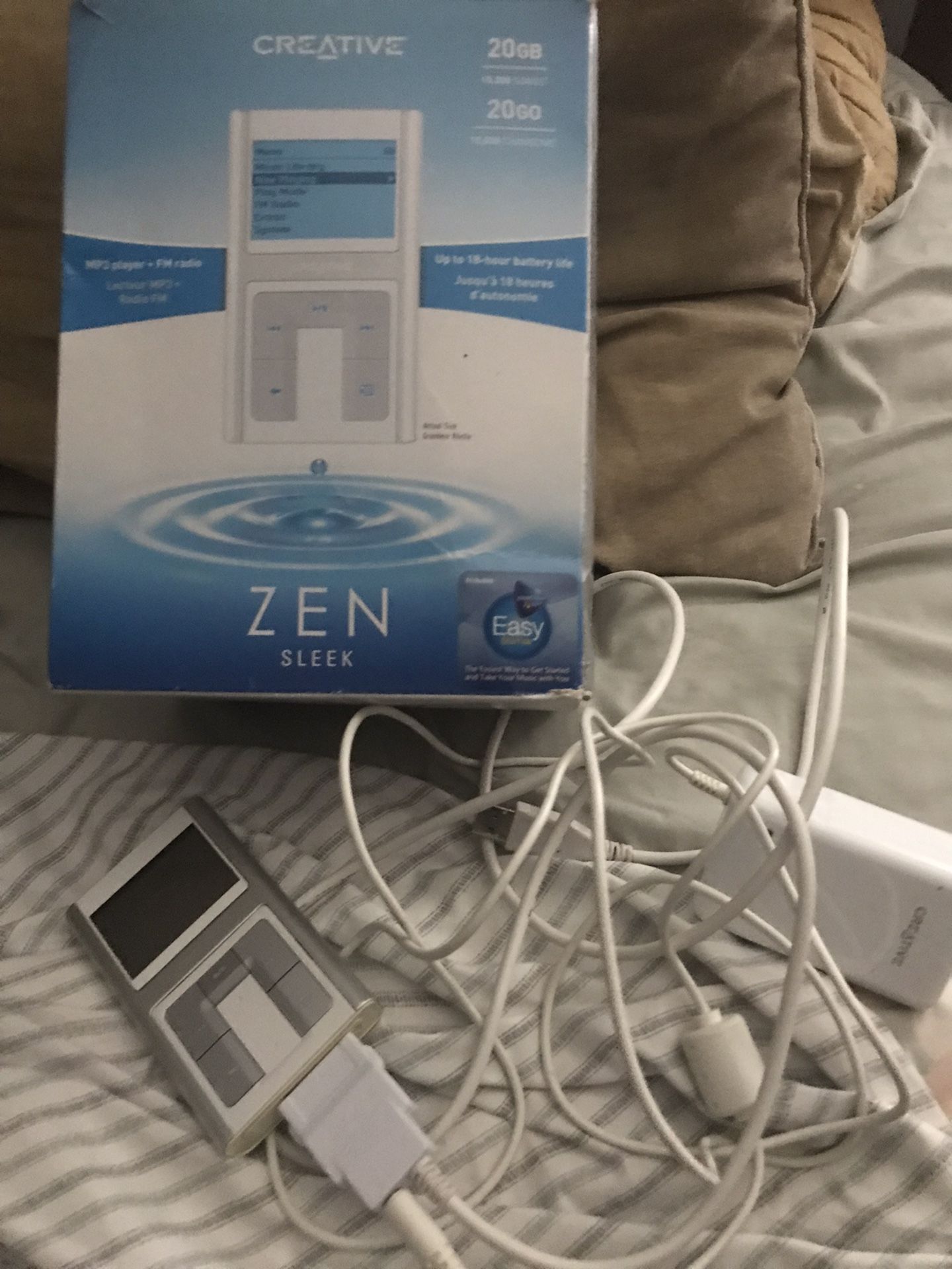 Creative 20 Gb Zen Slick Mp3 Player Fm Radio Only $50 With Box