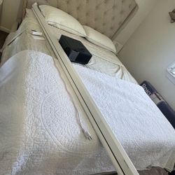 Electric Projector screen and projector