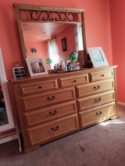 BEAUTIFUL 4 PIECE BEDROOM FURNITURE