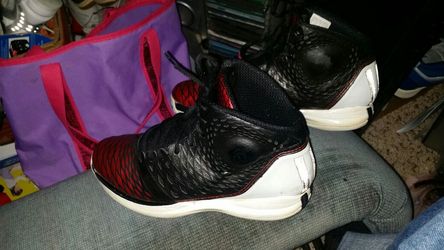 Men's Adidas gym shoes/ SIZE 7