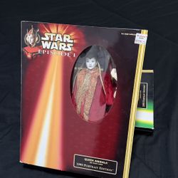 Star Wars Queen Amidala Red Senate Gown – 1999 Portrait Edition Collector Doll (Hasbro) – Adult Collector Display
