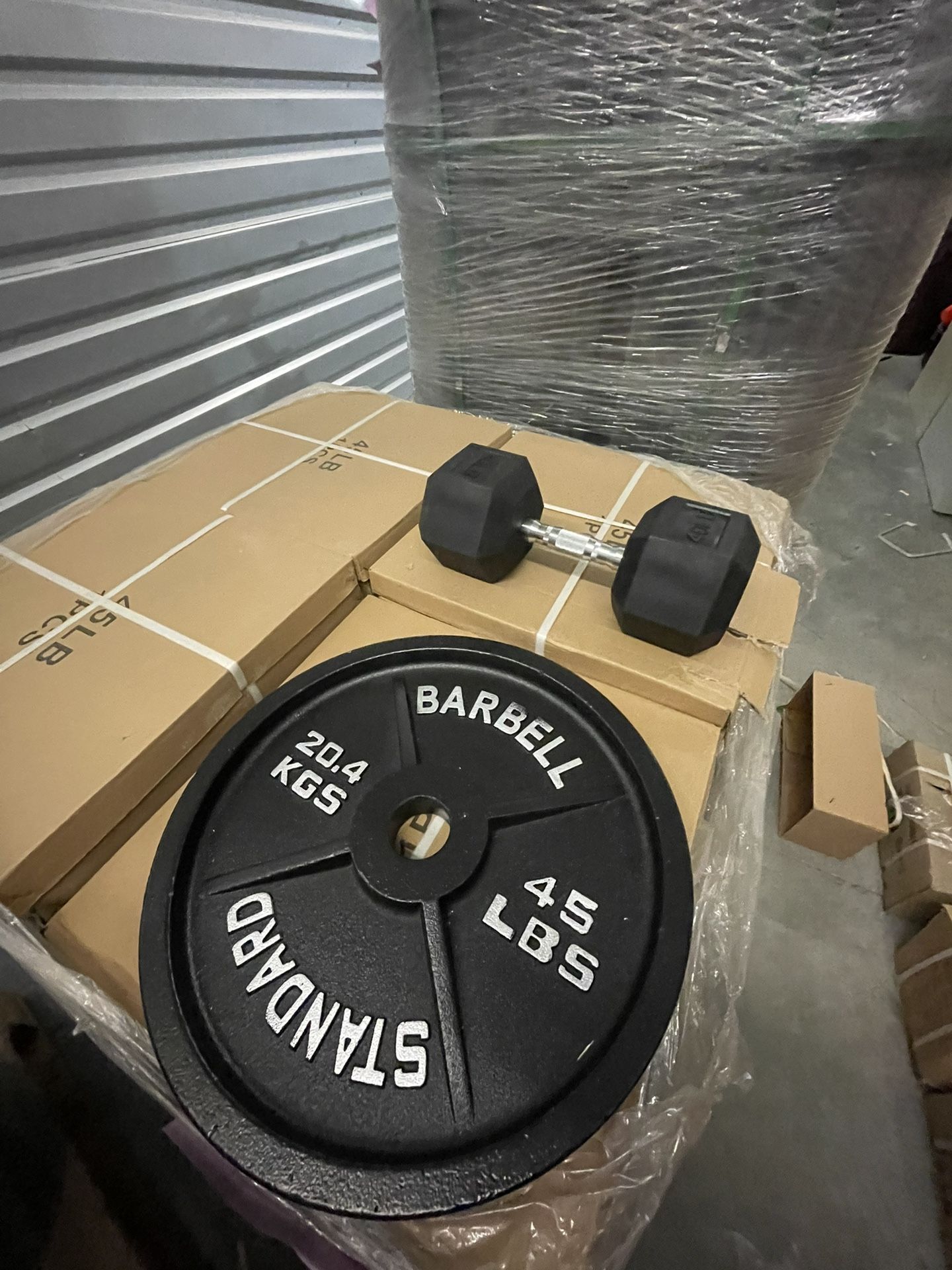 Cast Iron Plates And Rubber Hex Dumbbells