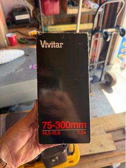 Vivitar 75-300mm f/4.5-5.6 Macro 1:3x telephoto zoom lens for Canon FD mount