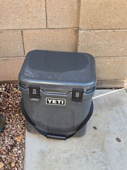 YETI Roadie Hard Cooler Charcoal