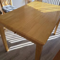 Table With Butterfly Leaf And 6 Chairs 