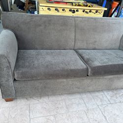 Couch 81 In Wide Great Condition 