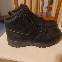 Nike Triple Black Monoa Boots