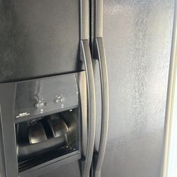 EXTRA CLEAN WHIRLPOOL GOLD DOUBLE DOOR REFRIGERATOR 35 1/2  WIDTH 69  1/2 LENGTH 29 1/2 DEPTH