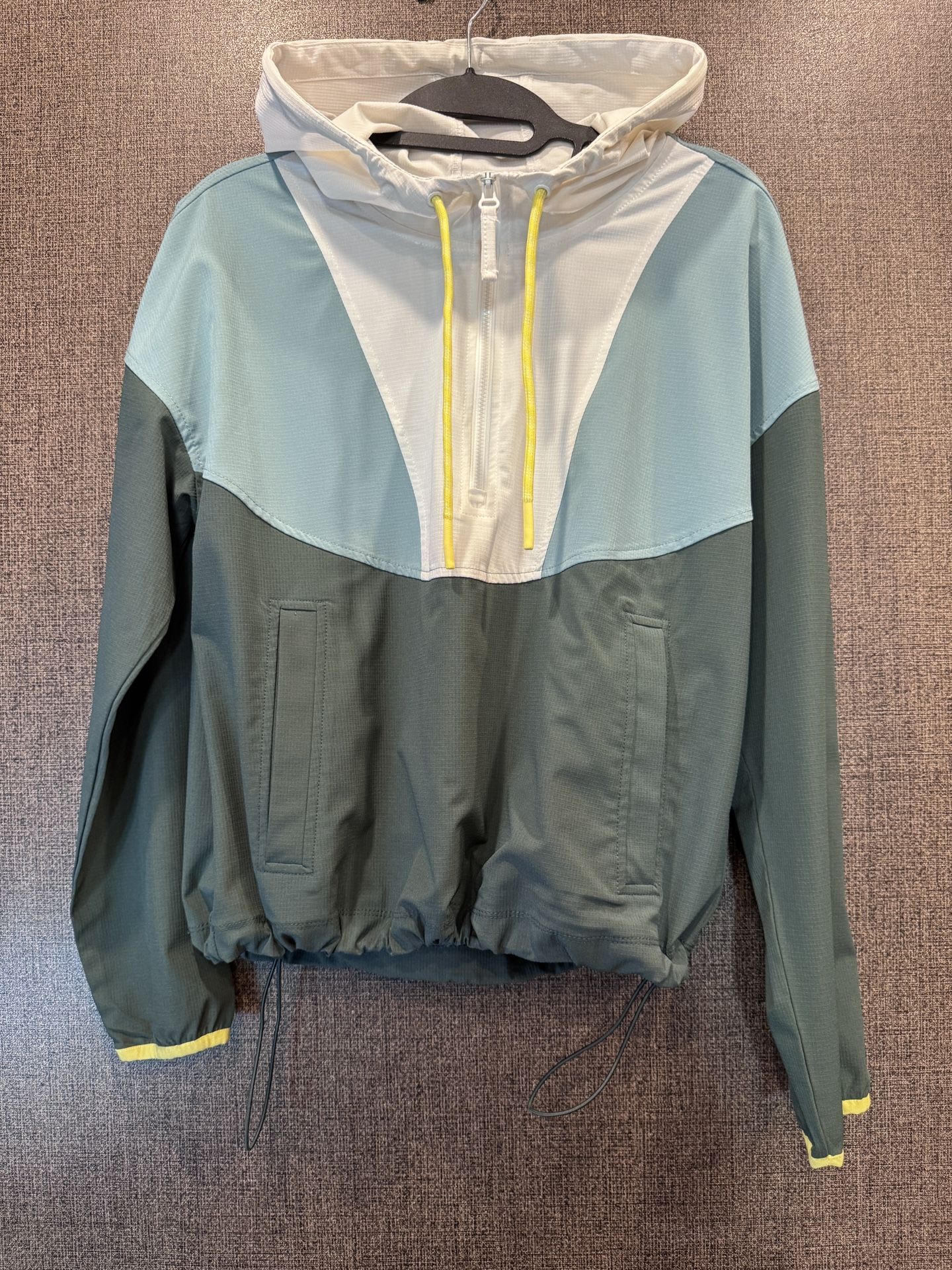 Te Verde Green White Hoodie + Shorts Women Size S/M Hiking Beach Casual outdoor