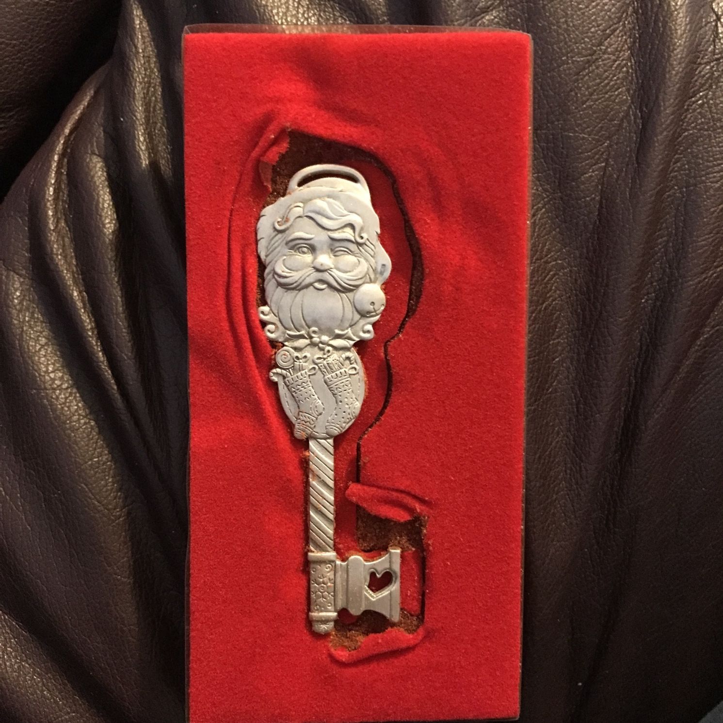 Longaberger Pewter Santa Key 2002