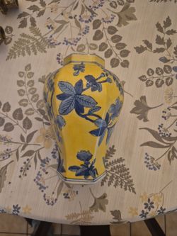 Yellow and blue chinoiserie porcelain vase