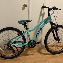 FUJI 24” Girls Bike in Excellent condition 