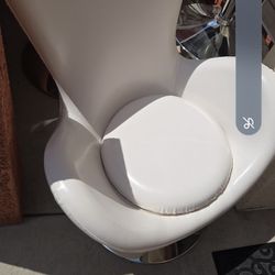 Ultra Modern Very High Quality Chairs With Ottomans