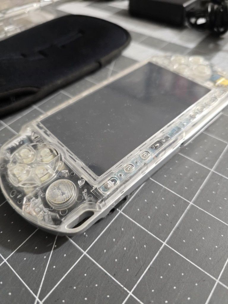  PSP 3001 Modded with Games 
