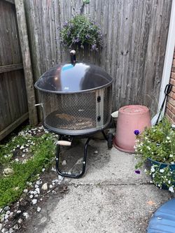 Large Rolling Fire Pit with Safety Mesh Screen