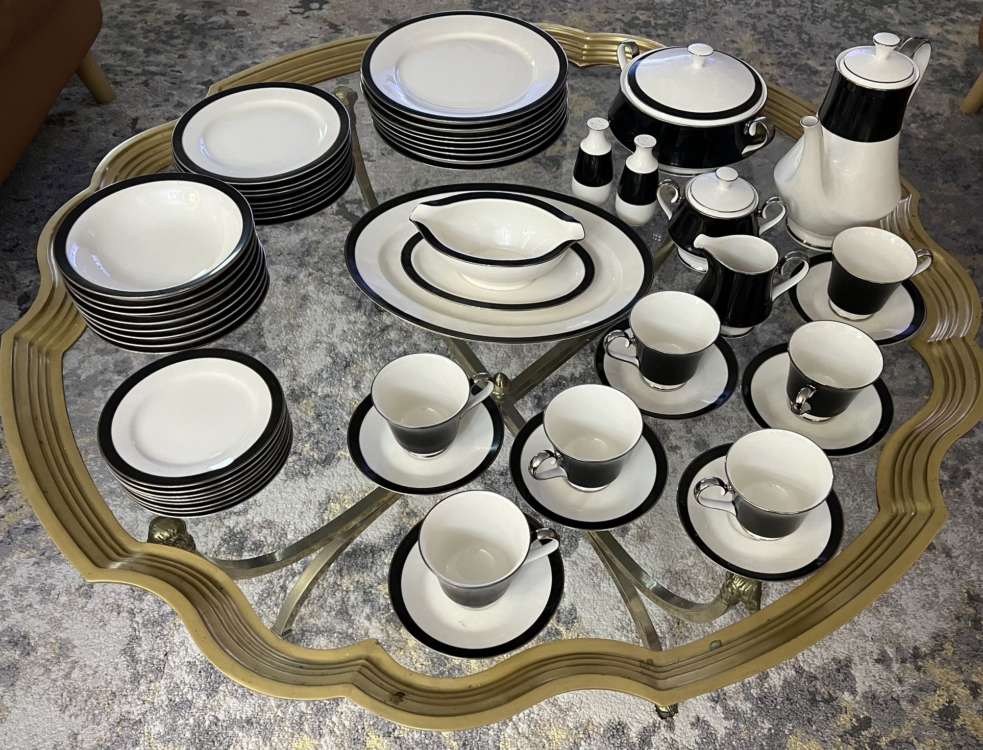 Carico Fine China Mystique 7955 Japan with Platinum Rim 62 PC Set
