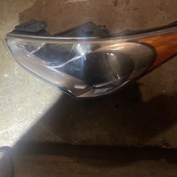 Hyundai  Veloster 2012  headlight