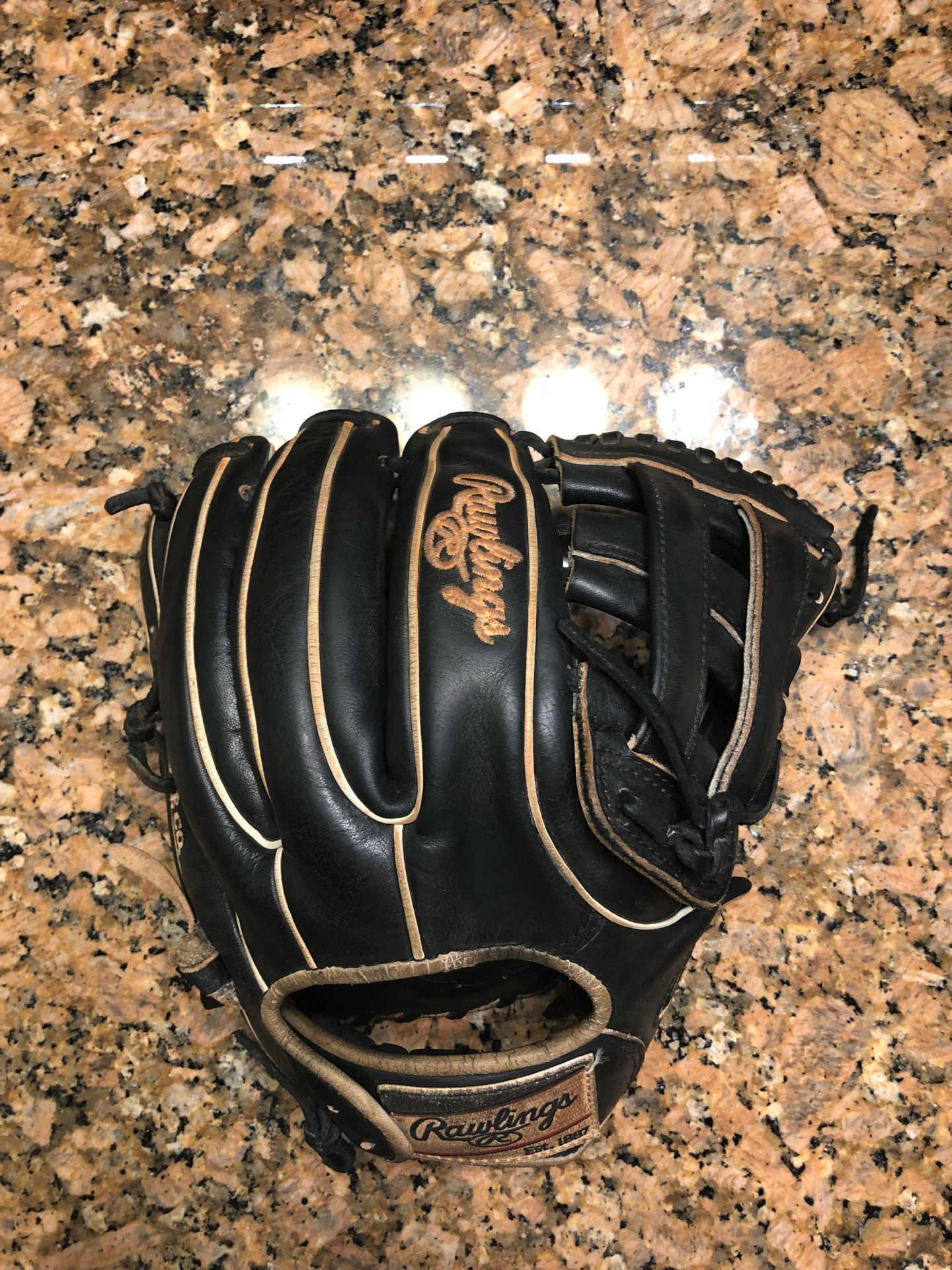 Baseball glove, Rawlings heart of the hide, 11.75