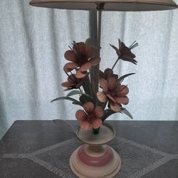 Vintage Metal Tole Painted Table Lamp.