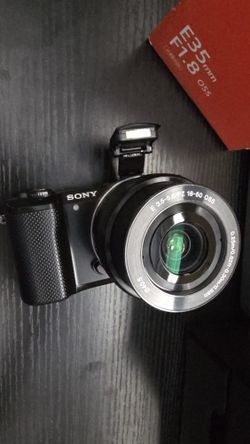 Sony a5000 Mirrorless Camera + Extra 35mm LENS