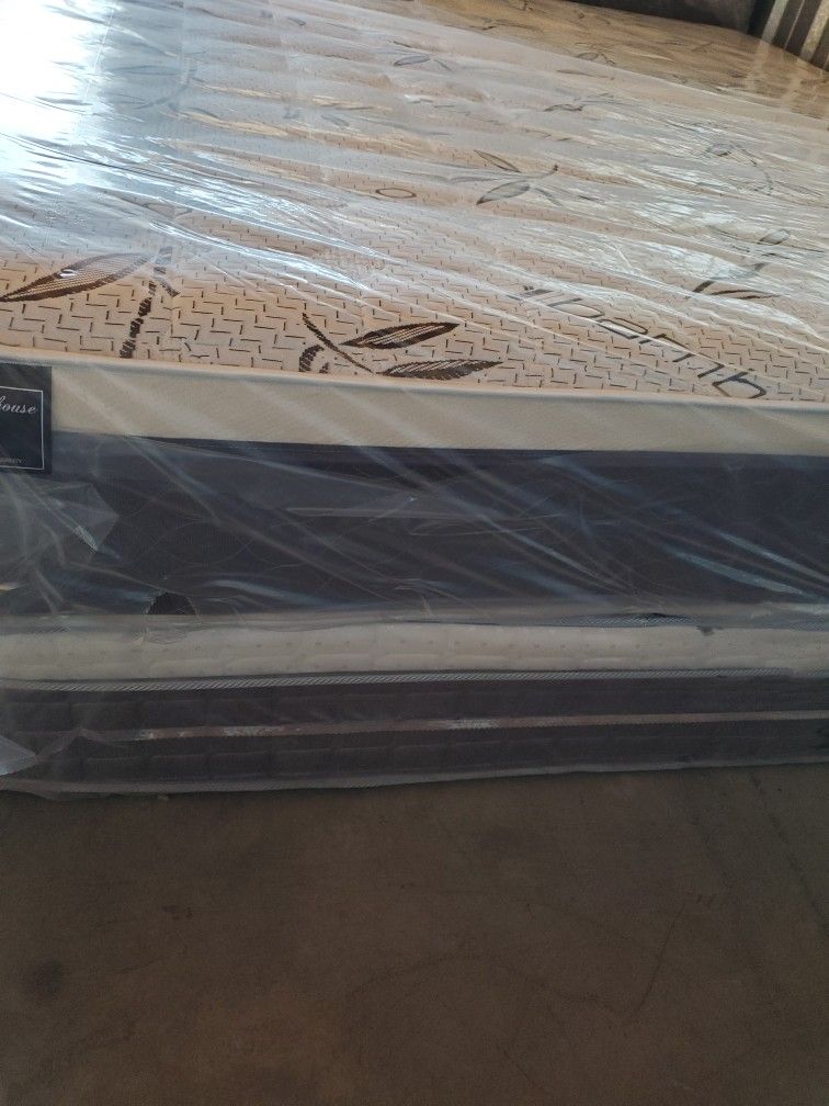 CAL KING MATTRESS SET BRAND NEW PILLOW TOP Furniture