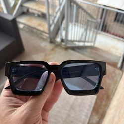 Stylish Black Sunglasses