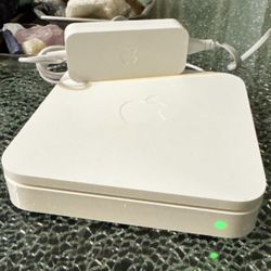 Apple AirPort Extreme Wi-Fi Router – Powers On, Original Adapter