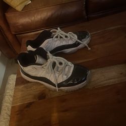 Old jordan 11 can get fixed up best offer