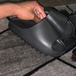 Yeezy Slides Size 10 Us