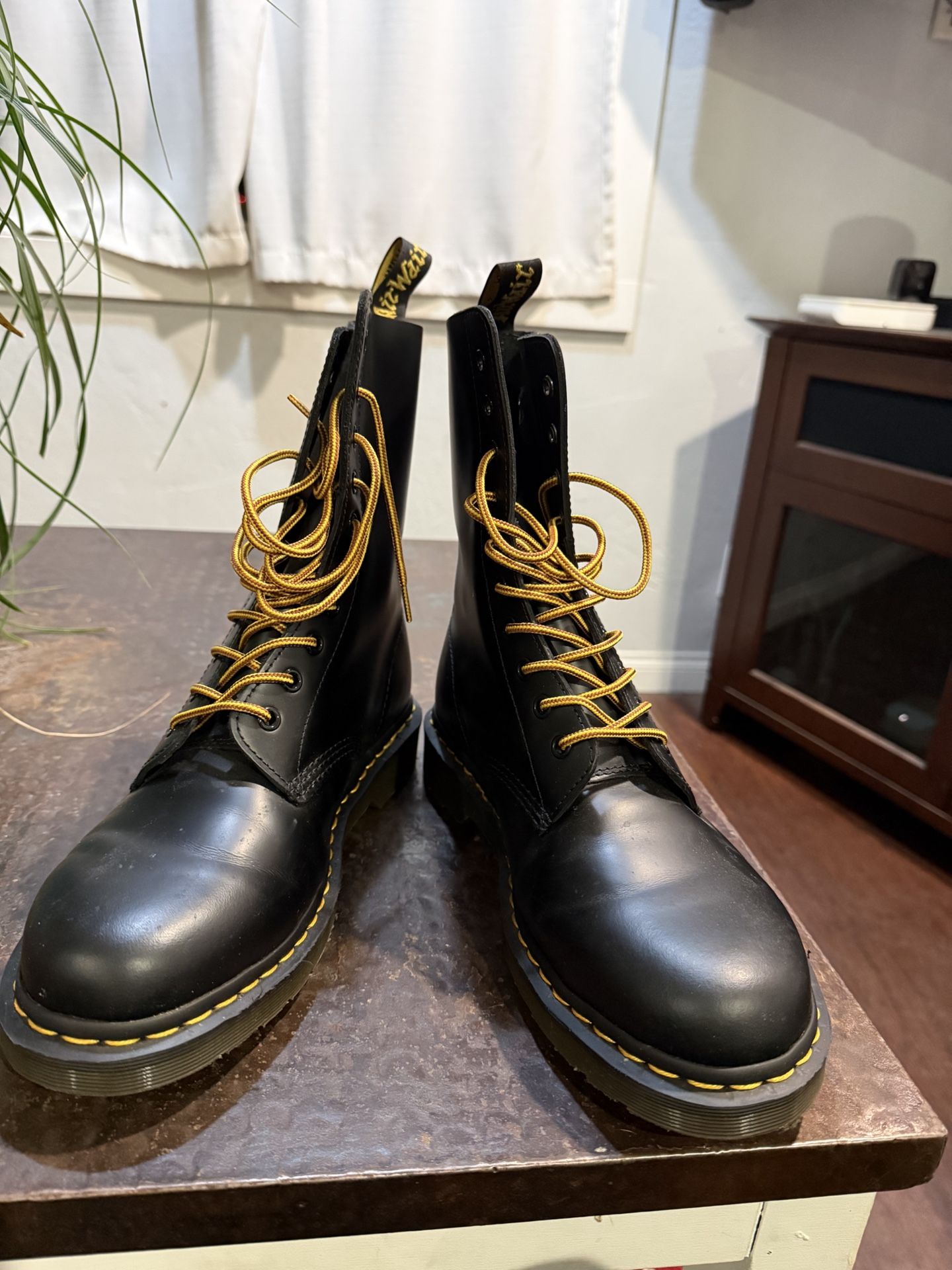 Dr. Martens 1490 Men Smooth Leather Mod Calf Boots