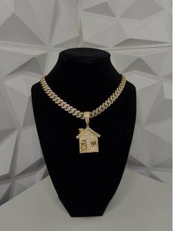 Trap house VVS1 moissanites (doesn’t come with the chain)