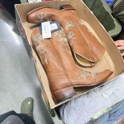 Brown Cowboy Boots with Floral Embroidery