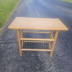 WOODEN TABLE WITH METAL BASKET 