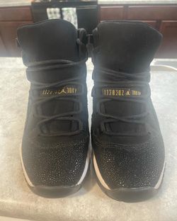 Retro Black And Gold 11s