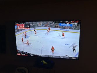 Vizio 70 Inch Smart TV / With Wall Mount
