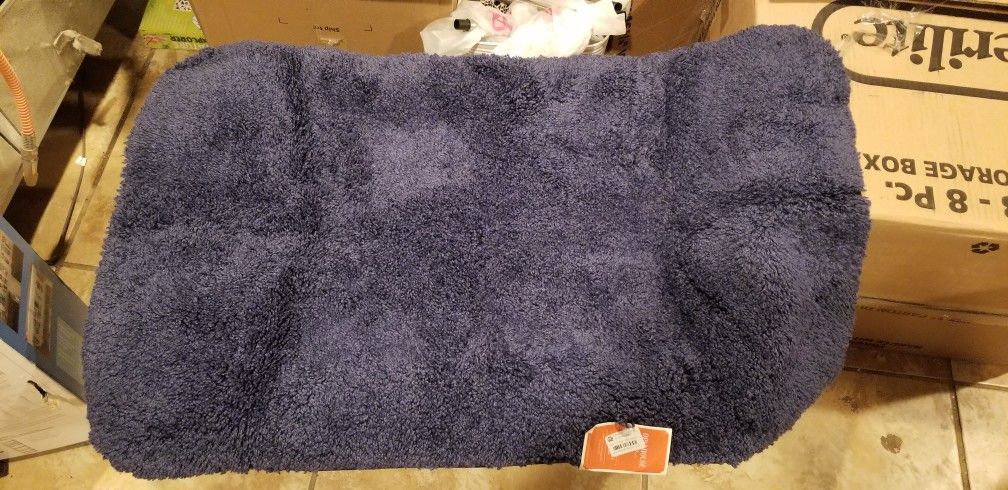 23" x 37" Perfectly Soft Nylon Solid Bath Rug - Opalhouse
BLUE