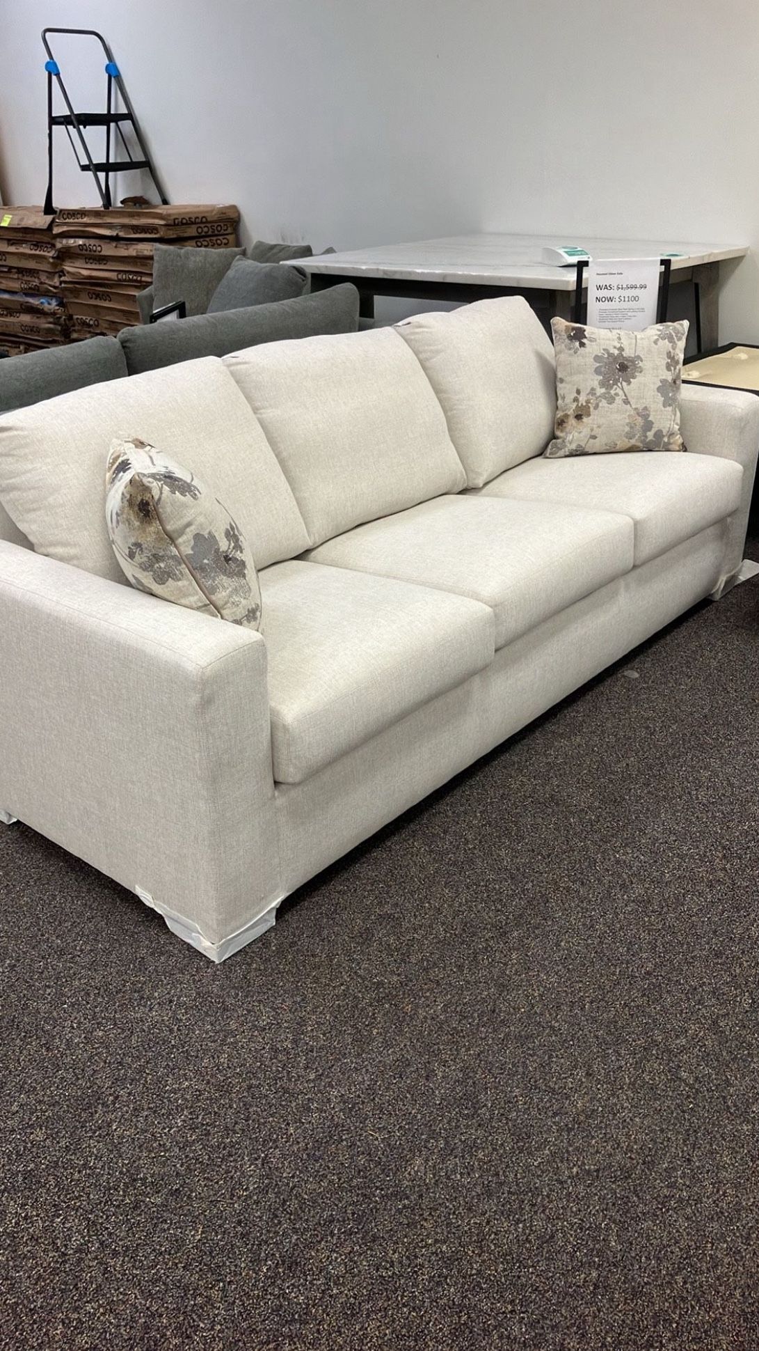 💥Blow Out Sale💥 Flexsteel Oliver Sofa, Three Seat Beige Arm Sofa