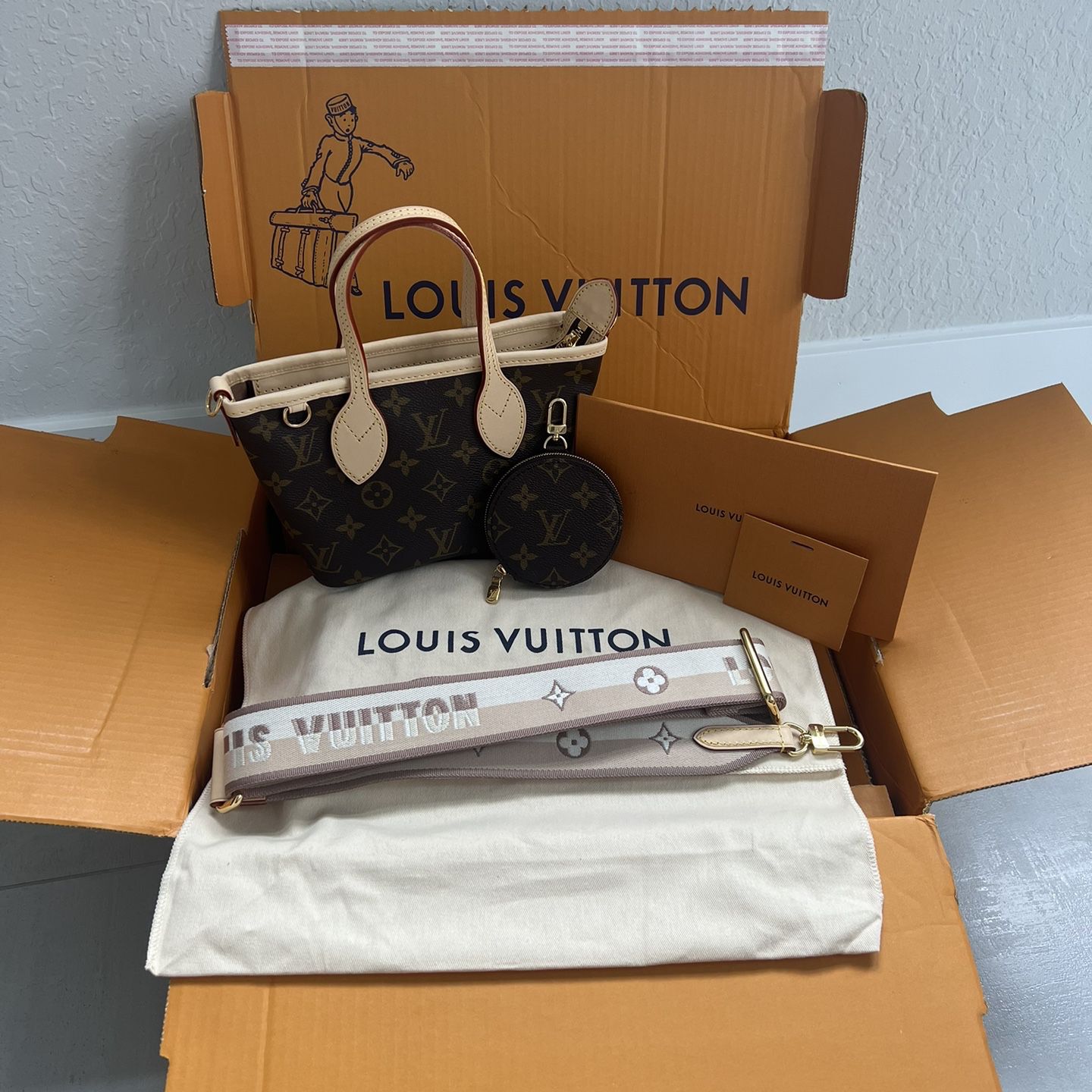 Louis Vuitton Watch Case 100% Authentic for Sale in No Fort Myers, FL -  OfferUp