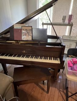 Baldwin baby grand piano
