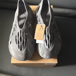 Adidas Foam Runners Granite sz. 9 new!